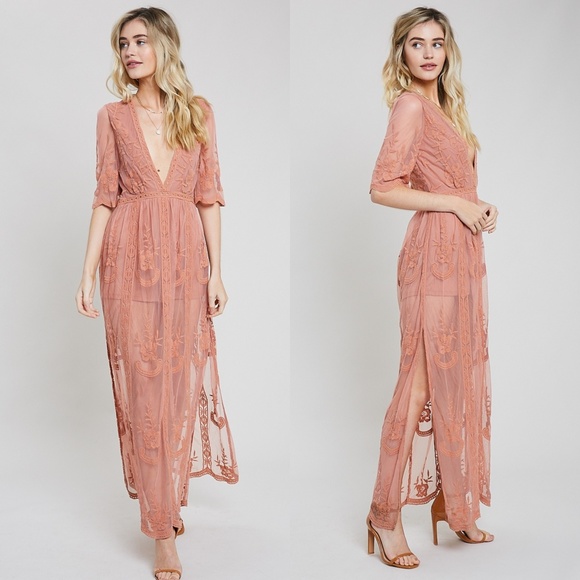 'Amelia' Lace Maxi Dress - Picture 2 of 3